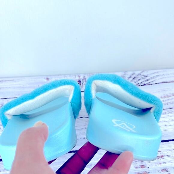 Victoria's Secret Striped Faux Fur Slides size Large - Picture 9 of 14